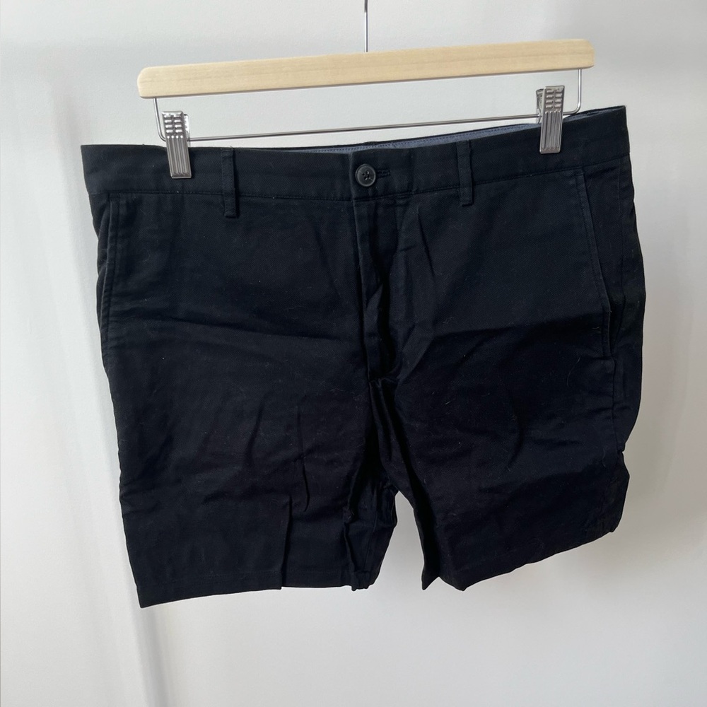 Club Monaco Men's Black Flat Front Shorts